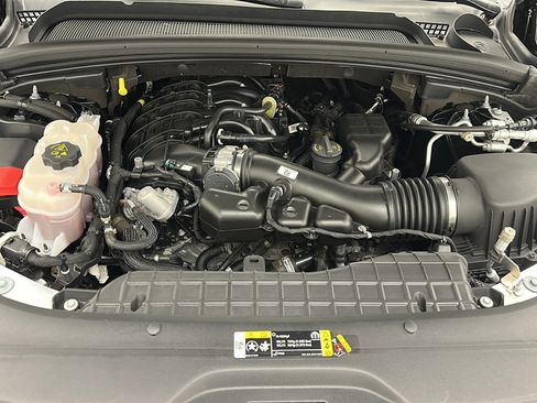 Used 2023 Jeep Grand Cherokee Laredo AWD/4WD image 23