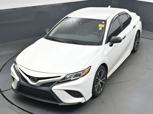 Certified 2020 Toyota Camry SE image 29