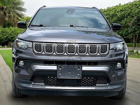 Used 2023 Jeep Compass Latitude AWD/4WD image 2