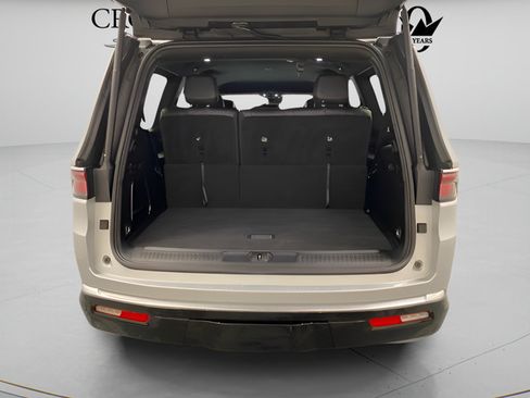 Used 2022 Jeep Wagoneer Series II AWD/4WD image 26