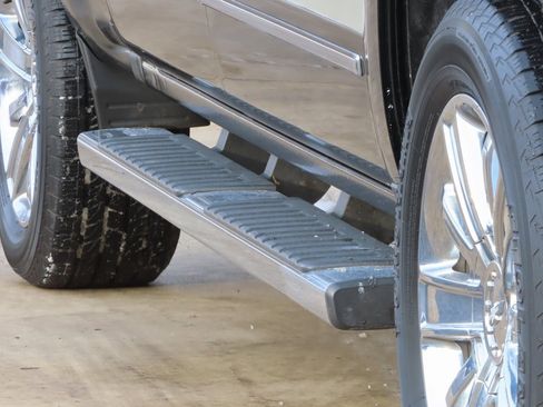 Used 2018 Chevrolet Silverado 1500 High Country image 17