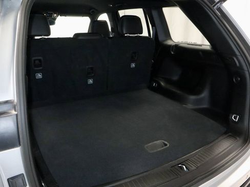 Used 2024 Jeep Grand Cherokee Altitude image 13