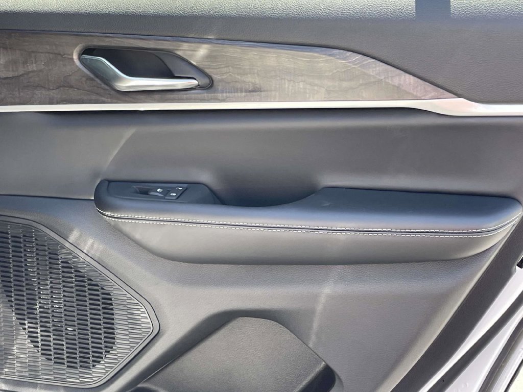 New 2026 Jeep Grand Cherokee Altitude AWD/4WD image 18
