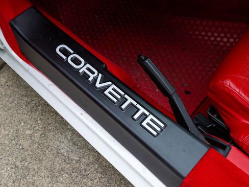 Used 1995 Chevrolet Corvette Convertible RWD image 26