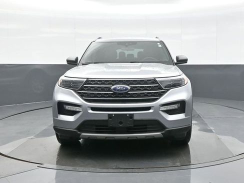 Used 2020 Ford Explorer XLT w/ Equipment Group 202A image 2