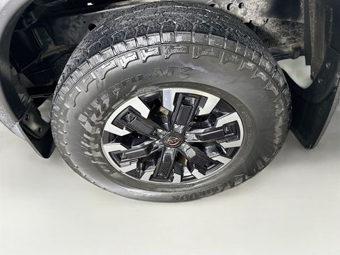 Used 2023 Nissan Frontier PRO-4X w/ Technology Package AWD/4WD image 11