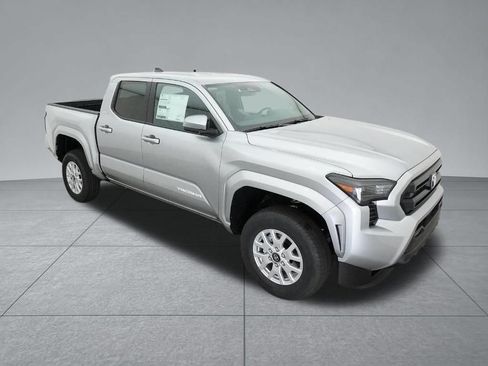 Used 2026 Toyota Tacoma SR5 RWD image 16