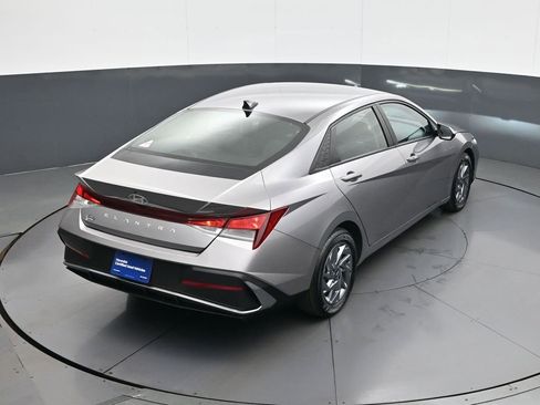 Certified 2024 Hyundai Elantra SEL image 17