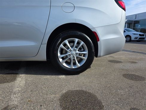 New 2026 Chrysler Pacifica Select image 34