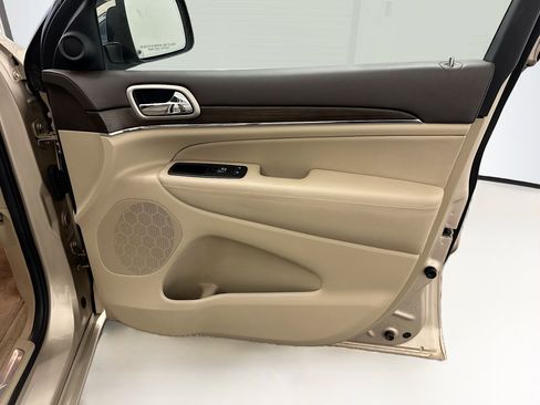 Used 2015 Jeep Grand Cherokee Overland AWD/4WD image 35