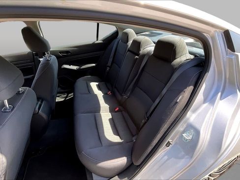 Used 2024 Nissan Altima 2.5 SV FWD image 19