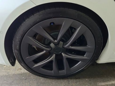 Used 2022 Tesla Model S image 3