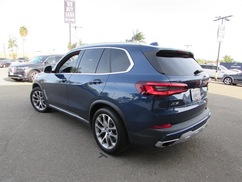 Used 2021 BMW X5 xDrive40i w/ Convenience Package AWD/4WD image 3