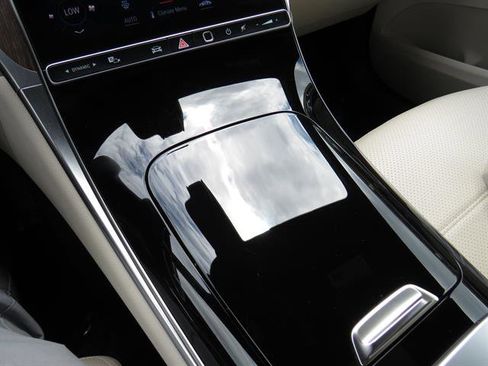 Used 2023 Mercedes-Benz GLC 300 4MATIC image 19