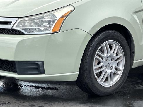 Used 2011 Ford Focus SE image 8