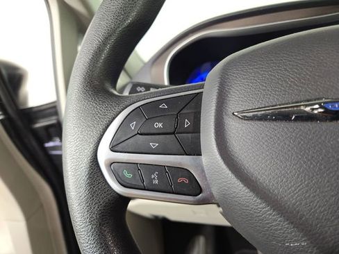 Used 2017 Chrysler Pacifica LX FWD image 23