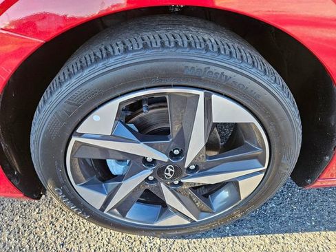 Used 2023 Hyundai Elantra SEL w/ Convenience Package image 18