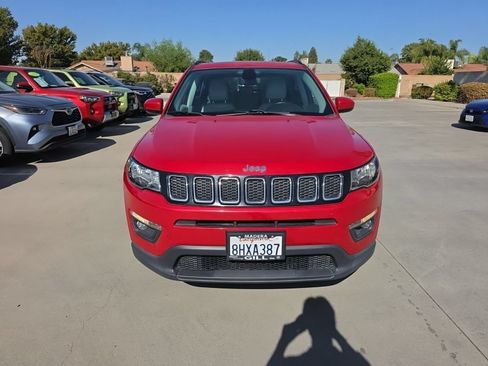 Used 2019 Jeep Compass Latitude FWD image 2