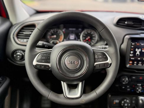 Used 2023 Jeep Renegade Latitude image 13