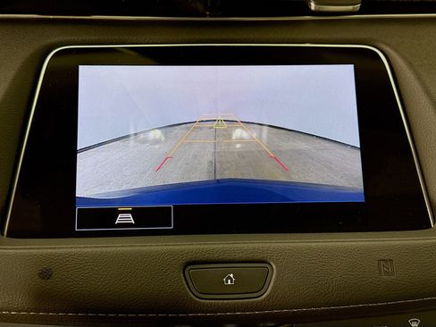 Used 2021 Cadillac XT4 Luxury w/ Cold Weather Package FWD image 13