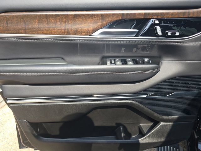 Used 2025 Jeep Grand Wagoneer 4WD image 20