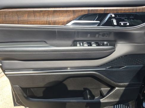 Used 2025 Jeep Grand Wagoneer 4WD image 20