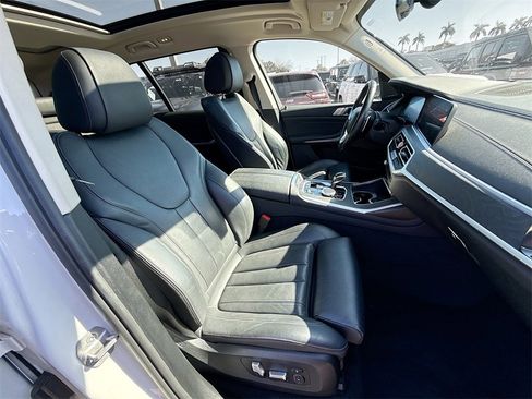 Used 2021 BMW X7 xDrive40i w/ Premium Package image 32
