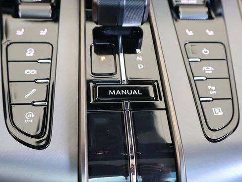 Used 2025 Aston Martin Vanquish RWD image 26