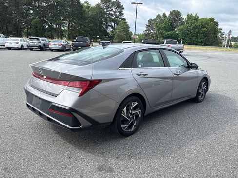 Used 2025 Hyundai Elantra Limited FWD image 8
