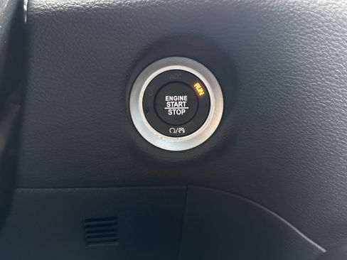 New 2026 Chrysler Pacifica Limited image 29