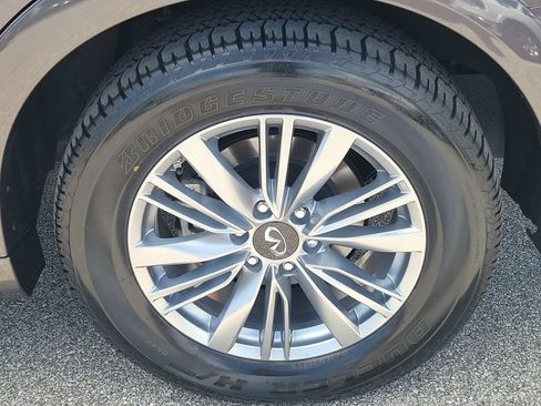 Used 2023 INFINITI QX80 Luxe w/ All-Season Package AWD/4WD image 8