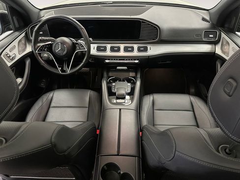 Used 2025 Mercedes-Benz GLS 450 4MATIC image 10