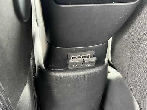 Used 2020 Nissan Versa SV image 12