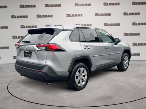 Used 2022 Toyota RAV4 LE AWD/4WD image 5