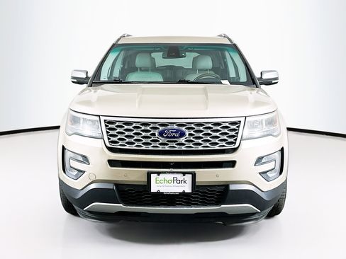 Used 2017 Ford Explorer Platinum image 2