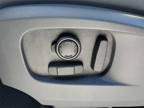 Used 2023 Land Rover Defender 90 X-Dynamic SE image 17