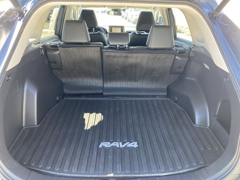 Used 2020 Toyota RAV4 XLE Premium AWD/4WD image 35