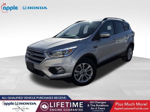 Used 2017 Ford Escape SE w/ Equipment Group 201A image 1