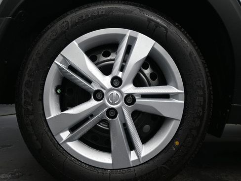 New 2025 Nissan Kicks Play S image 9