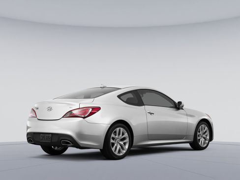 Used 2015 Hyundai Genesis 3.8 RWD image 3