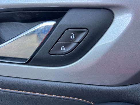 Used 2021 Chevrolet Traverse LT image 27