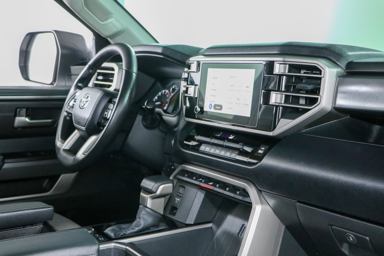 Used 2024 Toyota Tundra SR5 AWD/4WD image 25