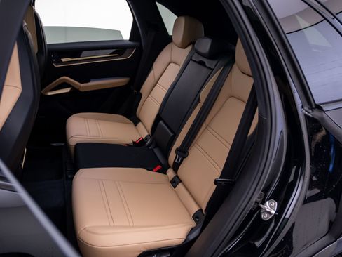 New 2026 Porsche Cayenne AWD/4WD image 18