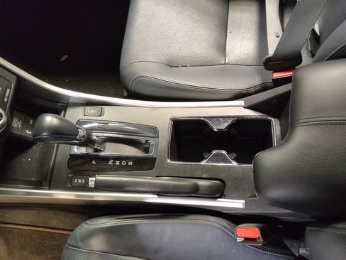 Used 2015 Honda Accord Touring image 26