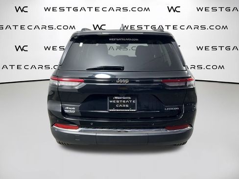 Used 2023 Jeep Grand Cherokee Laredo image 4
