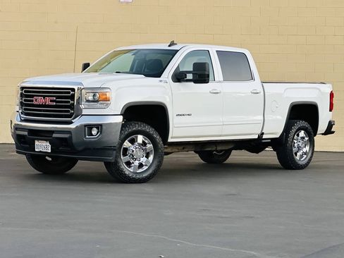 Used 2016 GMC Sierra 2500 SLE w/ SLE Preferred Package AWD/4WD image 4