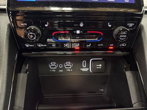 Used 2023 Jeep Grand Cherokee 4WD 4xe image 17