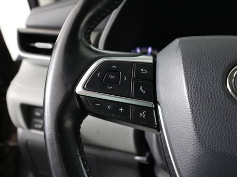 Used 2020 Toyota Highlander LE AWD/4WD image 34
