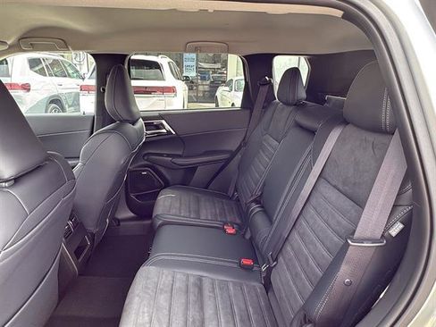 New 2026 Mitsubishi Outlander SE image 13