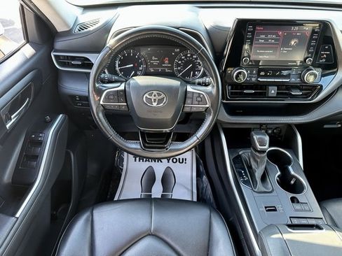 Used 2021 Toyota Highlander XLE image 16